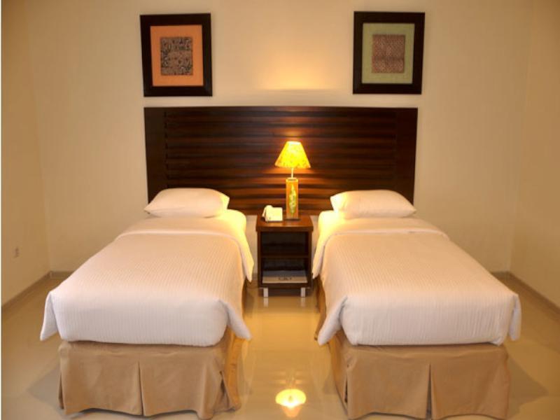 Bahamas Hotel & Resort Tanjung Pandan Buitenkant foto