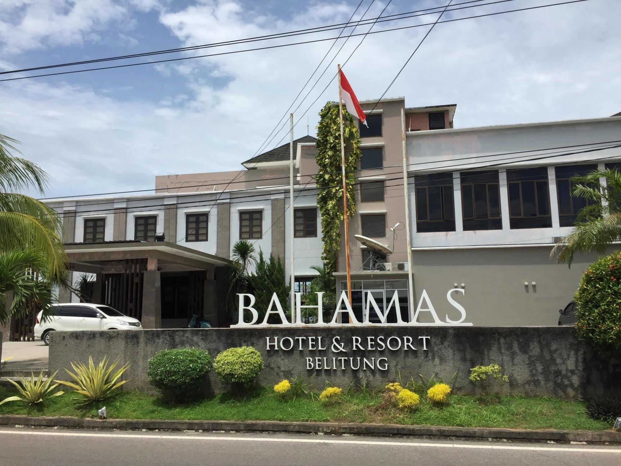 Bahamas Hotel & Resort Tanjung Pandan Buitenkant foto
