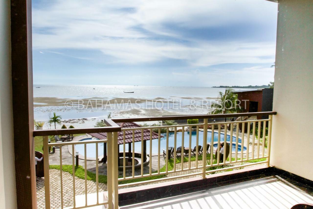 Bahamas Hotel & Resort Tanjung Pandan Buitenkant foto