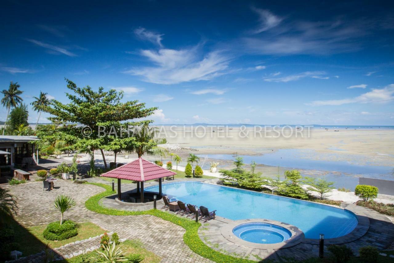 Bahamas Hotel & Resort Tanjung Pandan Buitenkant foto