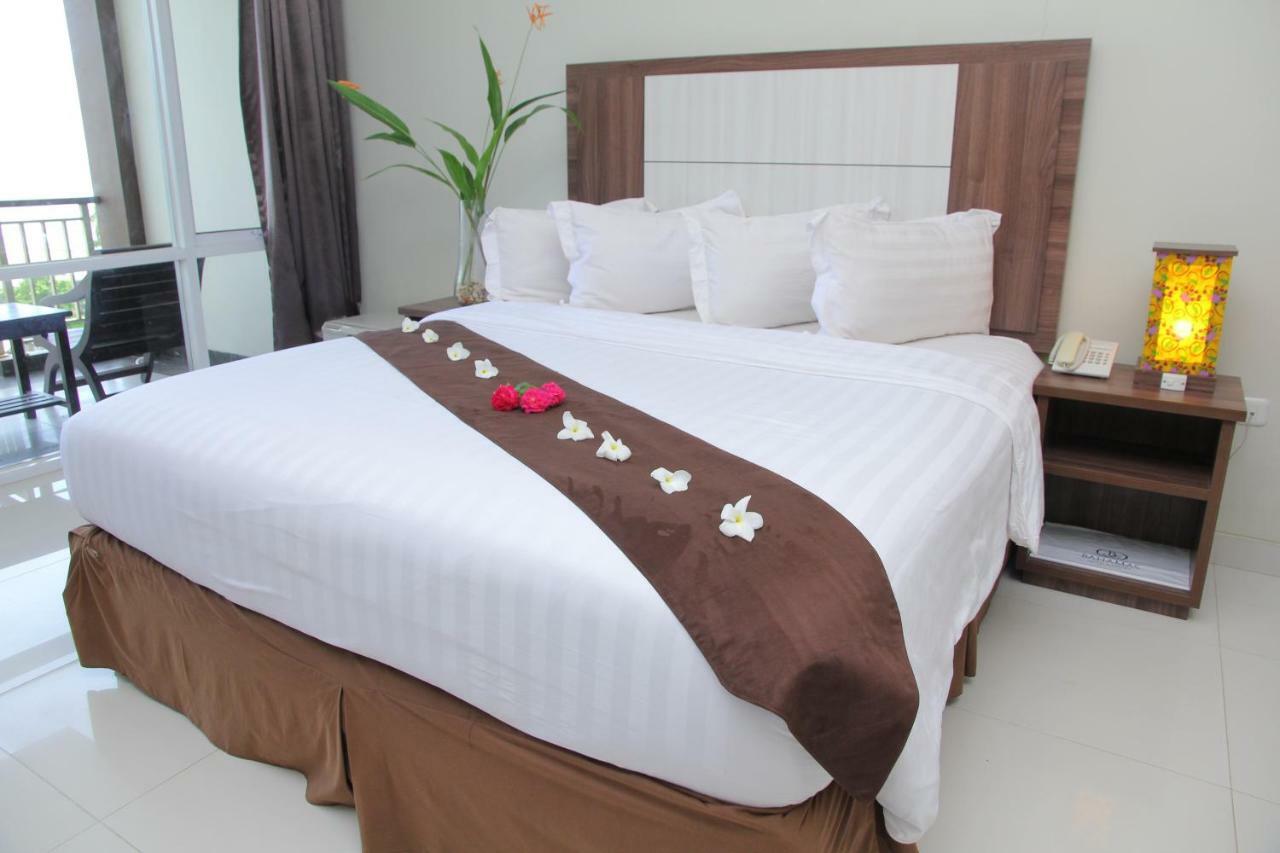 Bahamas Hotel & Resort Tanjung Pandan Buitenkant foto